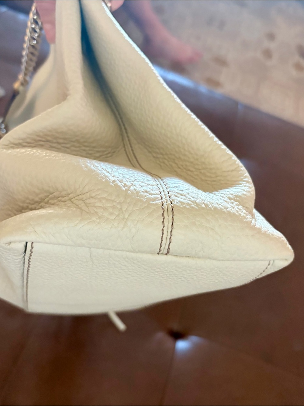 Gucci Cream Leather Shoulder Bag with Gold Chain Straps - Picture 10 of 10